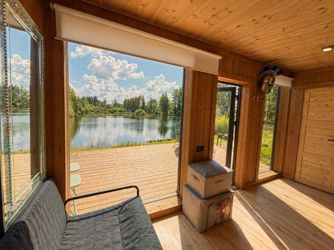 Glass Cabin by the Lake with Deer Park View — 3