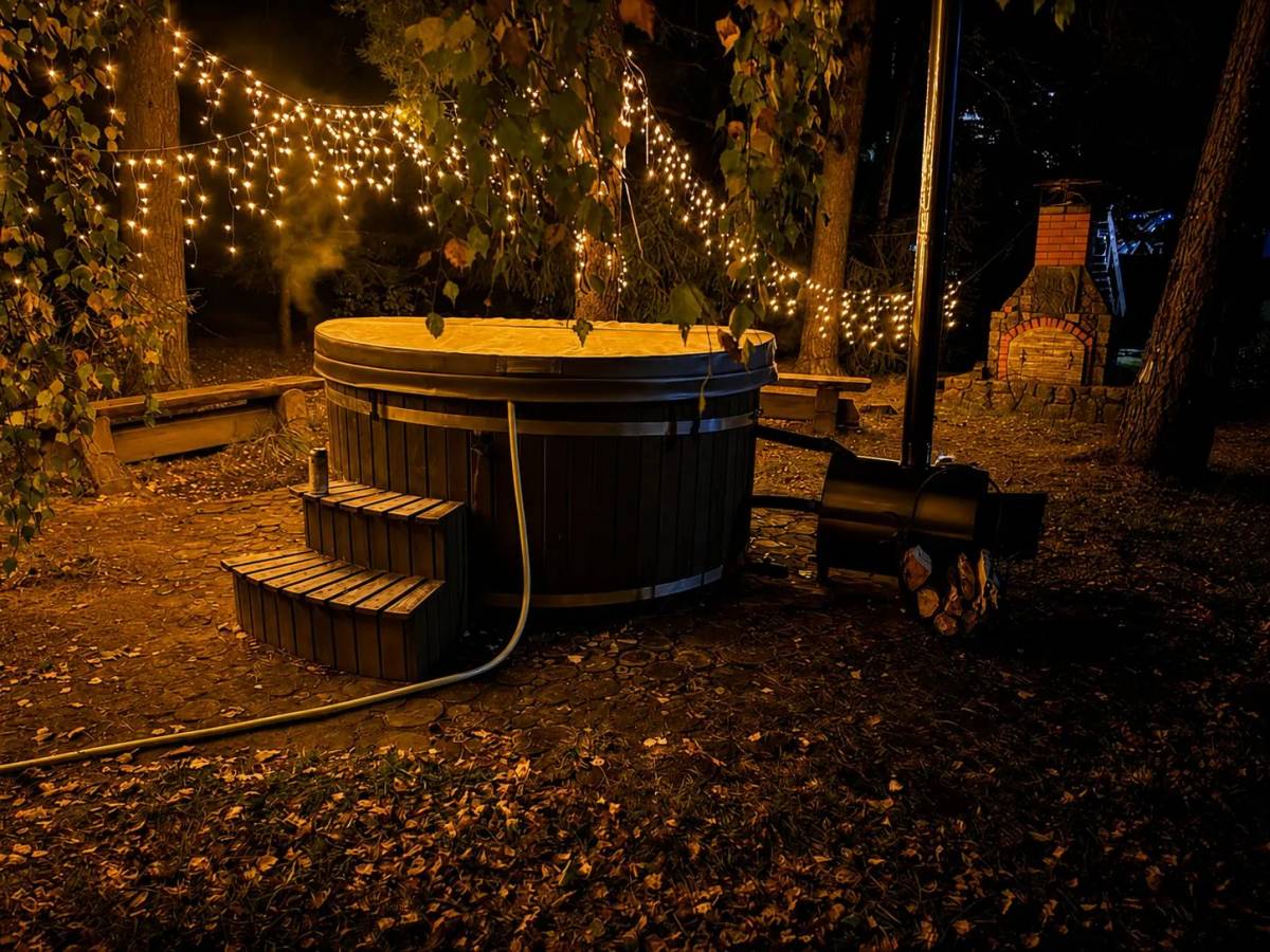 Open-air jacuzzi
