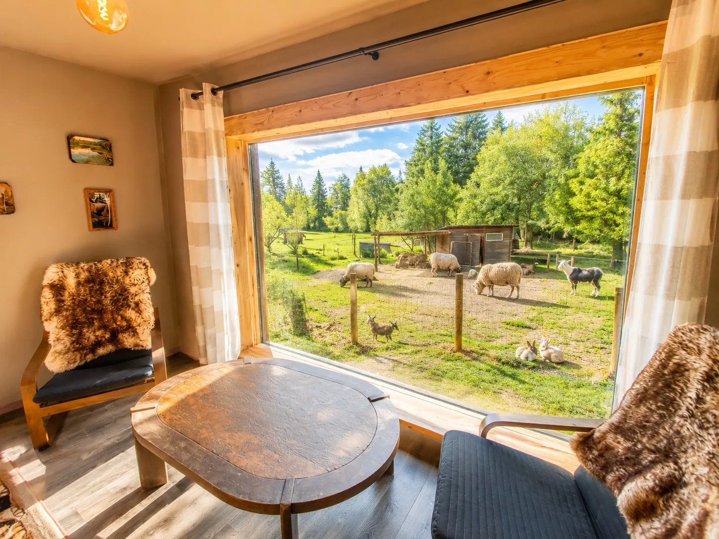 Lake Deer Park Retreat with Hot Tub & Sauna — 2